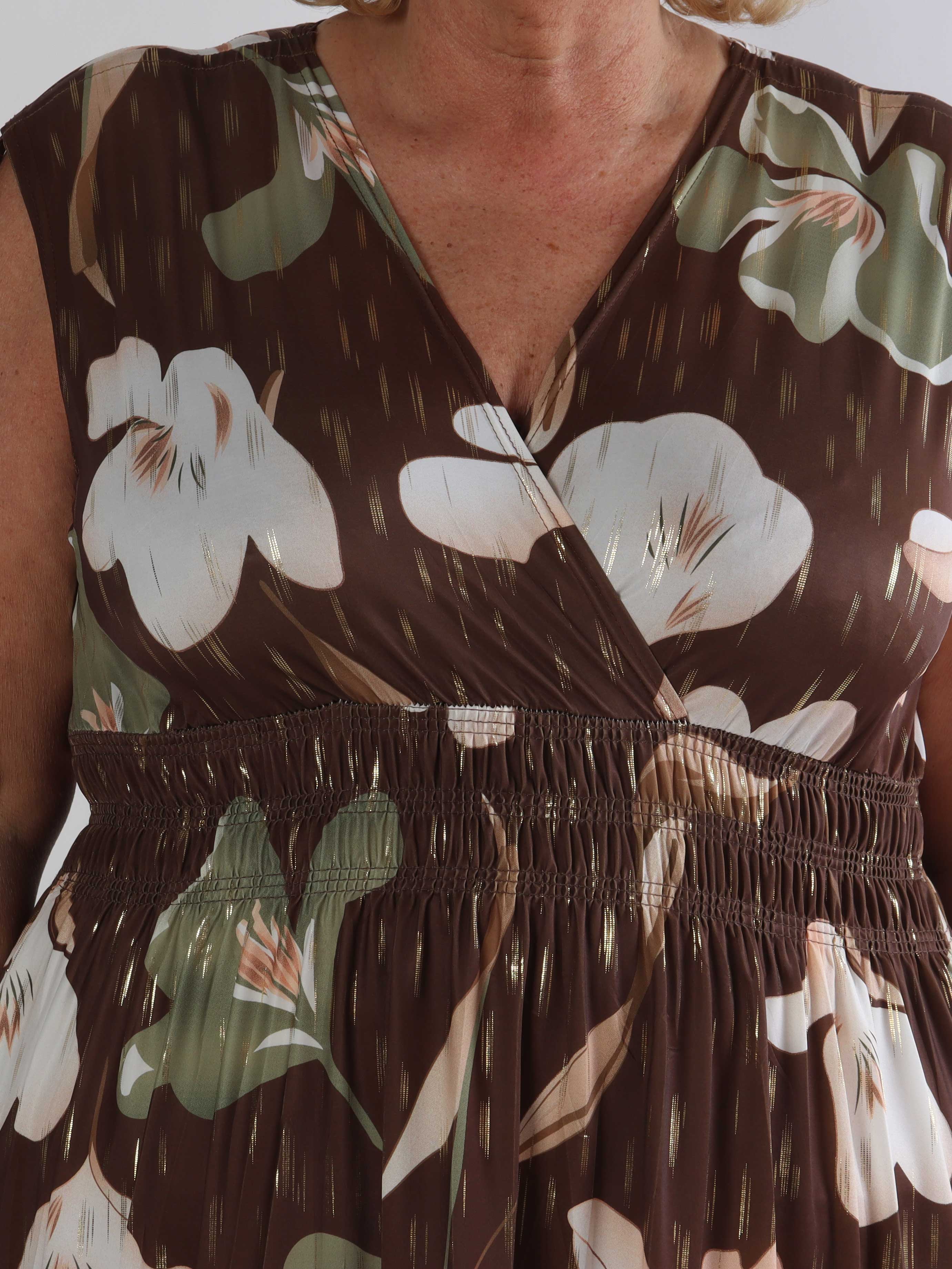 Pams Petal Short - Kort plus size kjole med kronblade og guld detaljer